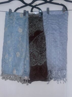 4 scarfs 2 blue , 1 pink colors and 1 blue & brown